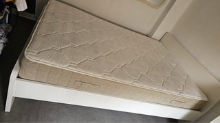 Estructura Cama IKEA Askvoll 140x200 + Colchón