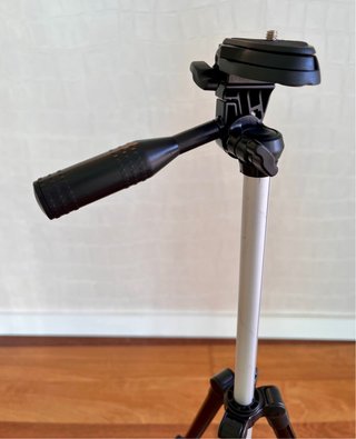 TRÍPODE AJUSTABLE PARA CÁMARA O MÓVIL.