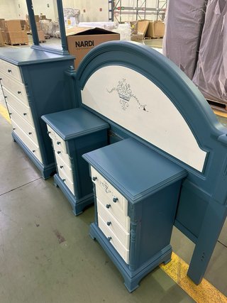 Mueble de dormitorio azul