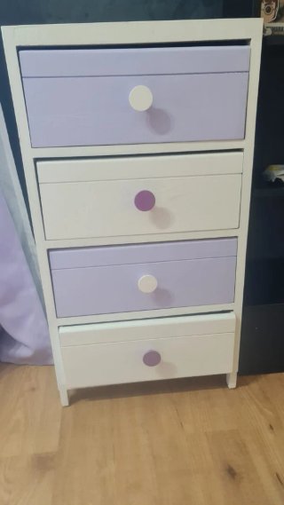 Cajonera de madera blanca y morada