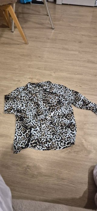 Blusa manga larga estampado leopardo