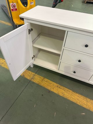 Aparador blanco de madera