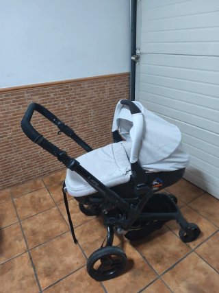 Lote bañera y trona para bebé con 2 carritos