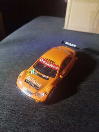 Coches Scalextric Aston Martin Dorado