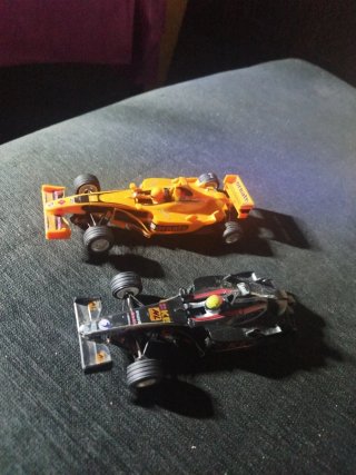 Coches Scalextric Aston Martin Dorado