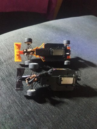 Coches Scalextric Aston Martin Dorado