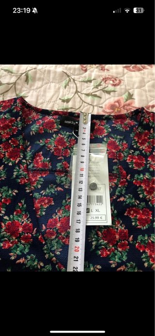 Blusa floral azul y roja talla M