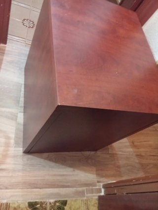 Cajonera de madera marrón