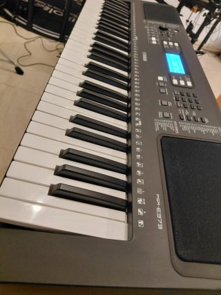 Teclado Yamaha PSR-E373