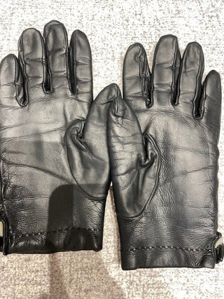 Guantes femeninos de cuero negro