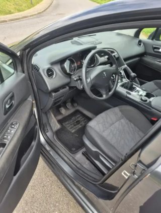 Peugeot 3008 2011  2.0 hdi 150 cv 4x4 bien cuidado
