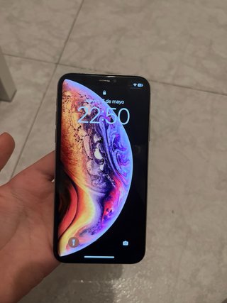iPhone X Apple Plateado cn una raja en la pantalla