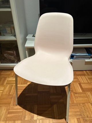 Silla Ikea Rosa con patas blancas
