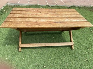Mesa de madera plegable