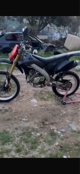 MH 125 Enduro Moto Negra y Roja