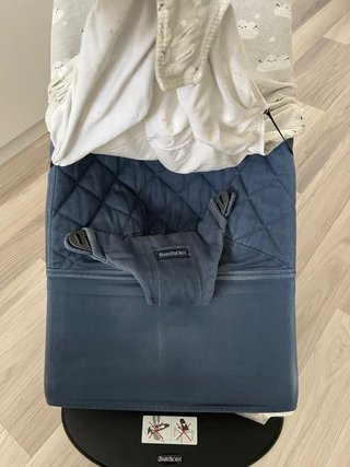 Hamaca babybjorn para bebé gris y negra