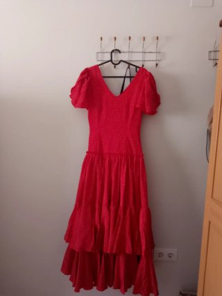 Traje de flamenca rojo con lunares blancos