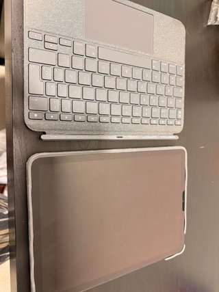 iPad Air M1 64GB + Combo Touch Plata