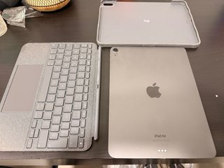 iPad Air M1 64GB + Combo Touch Plata
