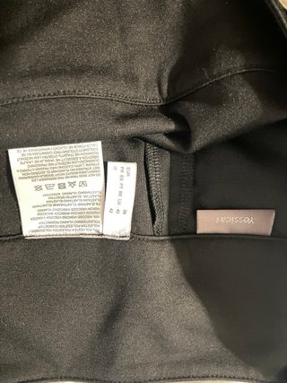 Falda negra con detalles dorados T.38