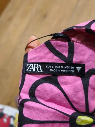 Blusa Zara floral manga abullonada