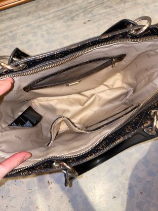 Bolso Guess Grande Marrón y Beige.