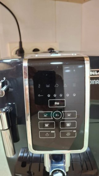 Cafetera DeLonghi Dinamica Negra