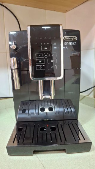 Cafetera DeLonghi Dinamica Negra