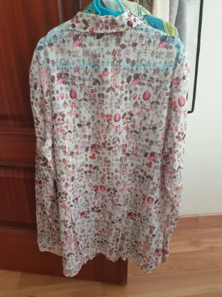 Blusa Baci floral nueva