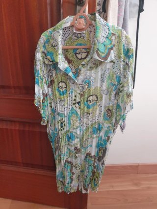 Blusa Baci floral nueva