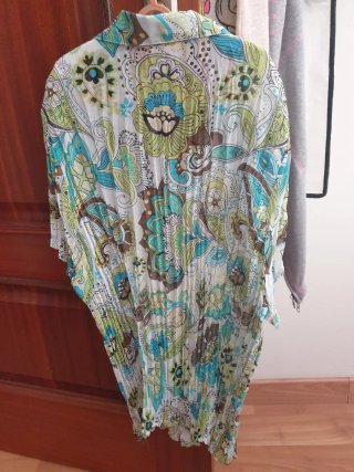 Blusa Baci floral nueva