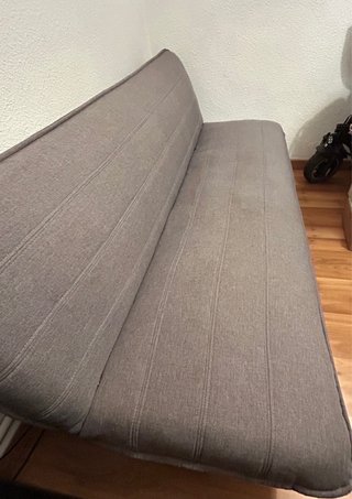 Sofá cama gris de tela
