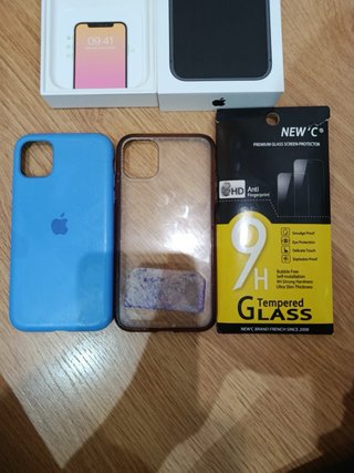iPhone 11 Negro + Accesorios