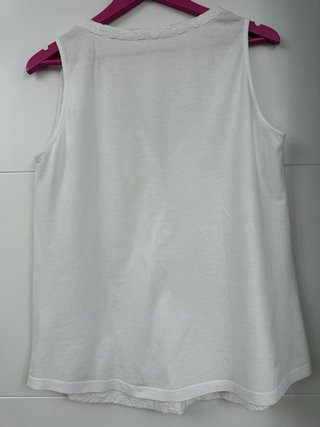Blusa blanca bordada, talla M.