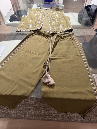 Conjunto pantalón y chaleco Scapers