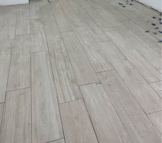 Azulejo porcelanico imitación madera