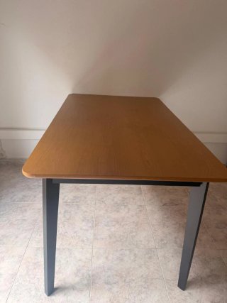 Mesa de comedor moderna