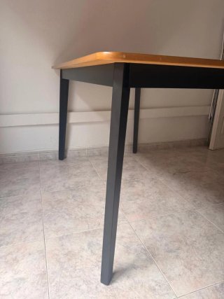 Mesa de comedor moderna