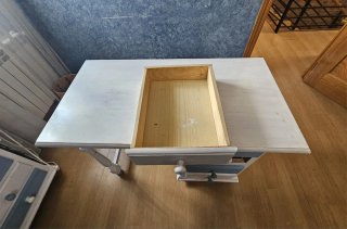 Mesa y mesilla de madera de pino macizo