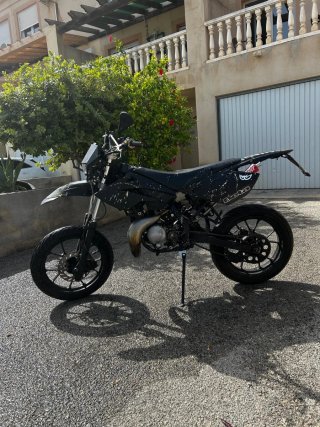 Beta RRT Enduro Moto Negra y Amarilla