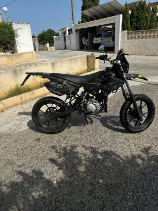 Beta RRT Enduro Moto Negra y Amarilla