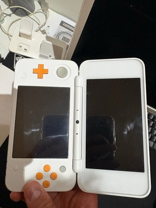 Nintendo 2DS XL Arancione e Bianco