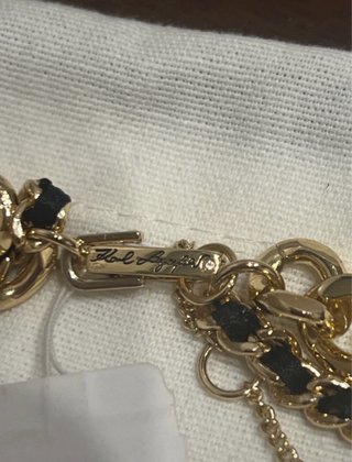 Conjunto Karl Lagerfeld collar y pendientes