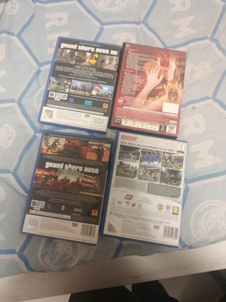 Confezione 4 Giochi PS2: GTA III, Vice City, PES 2011, Spider-Man