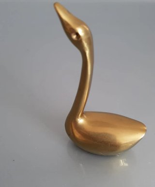 Lote 3 figuras bronce: pez, cisne y campana