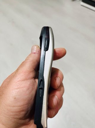 Teléfonos Nokia 6310i Dorados y Plateados