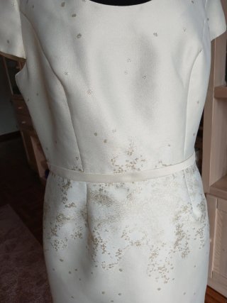 Vestido de ceremonia beige y dorado