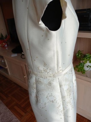 Vestido de ceremonia beige y dorado