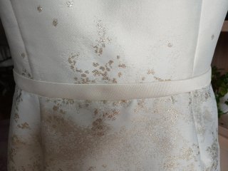 Vestido de ceremonia beige y dorado