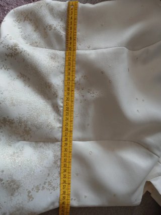 Vestido de ceremonia beige y dorado